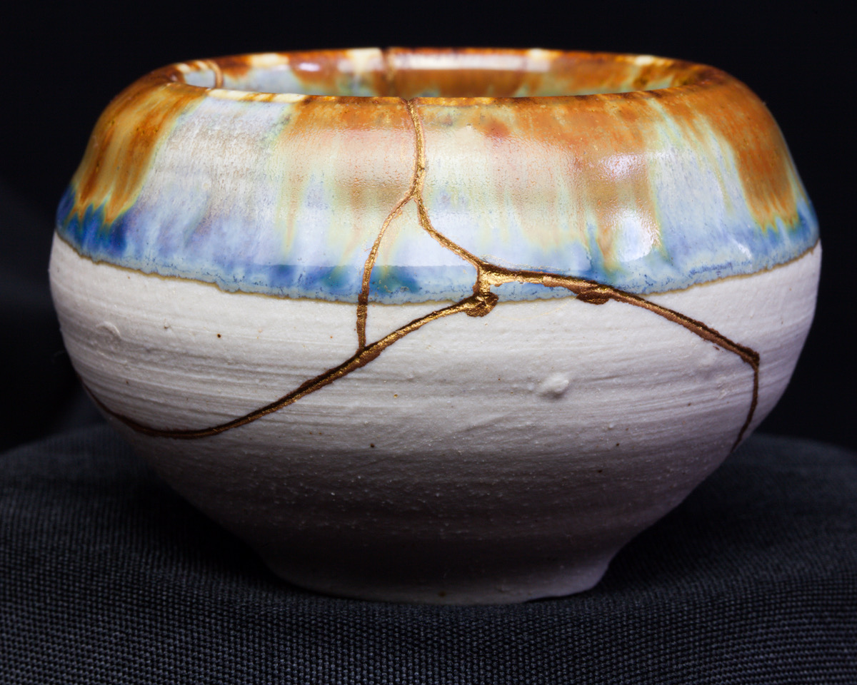 Schale in Kintsugi-Technik